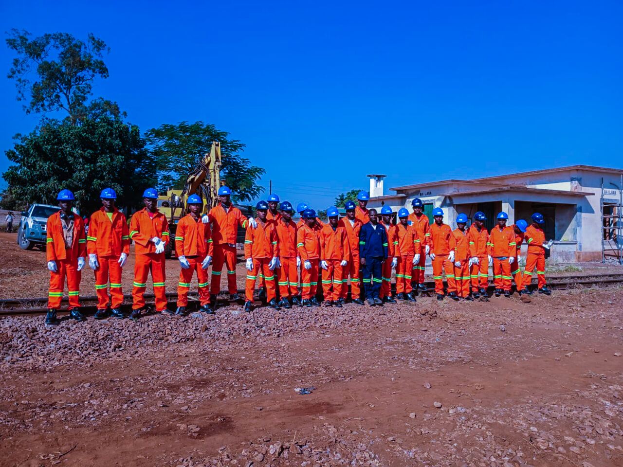 Equipa de colaboradores da Highlighter em uniforme de trabalho